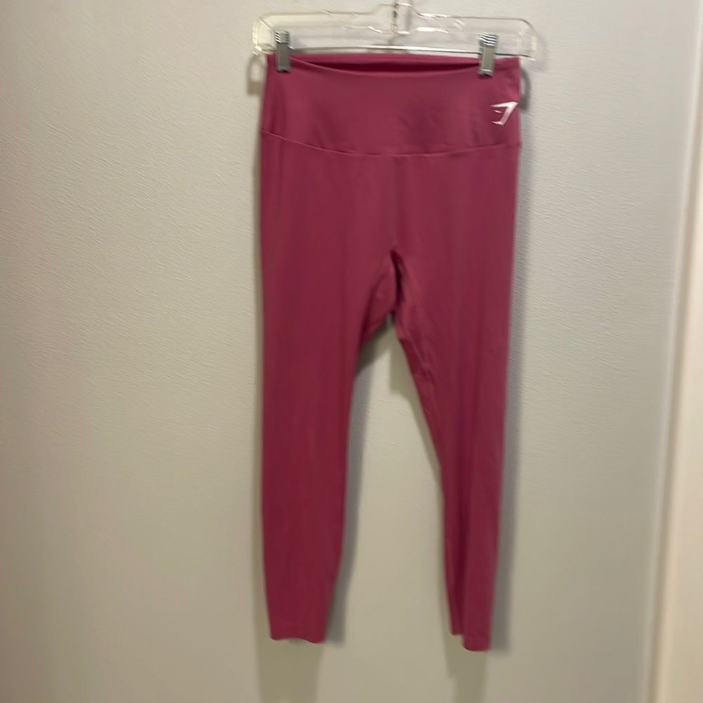 Gymshark woman’s pink Capri leggings - Picture 1 of 6